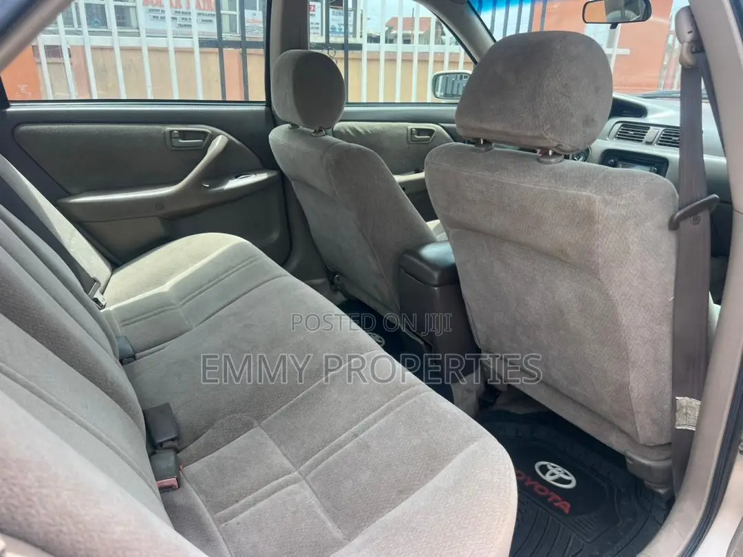Toyota Camry LE 4dr Sedan (2.4L 4cyl 5M) 2002 Gold