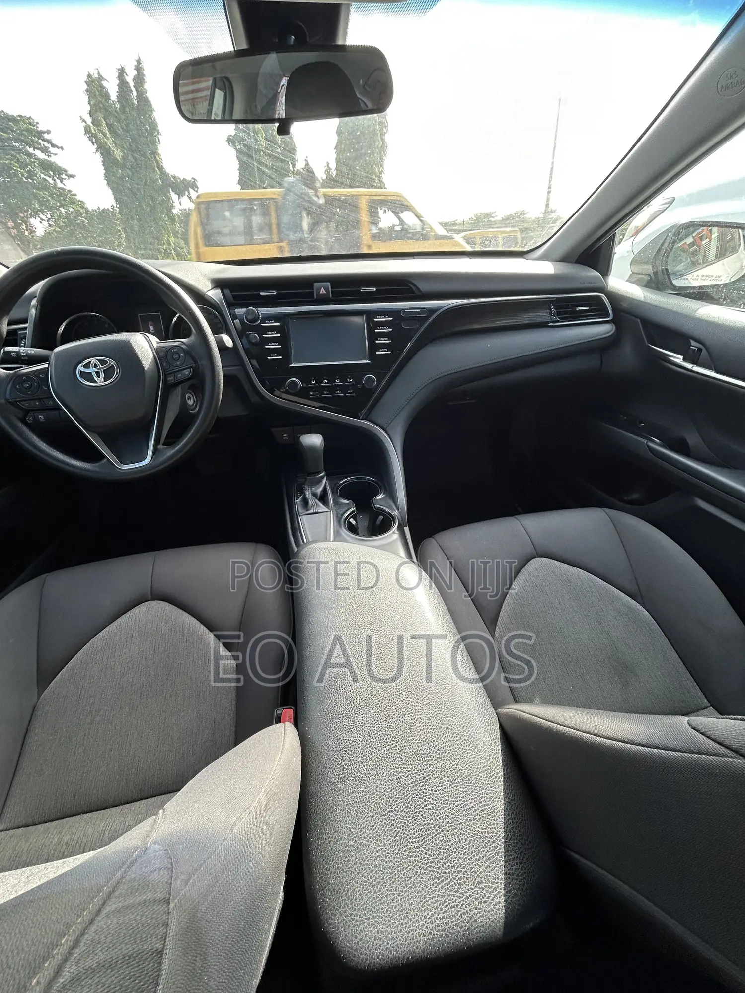 Toyota Camry LE (2.5L 4cyl 8A) 2019 White