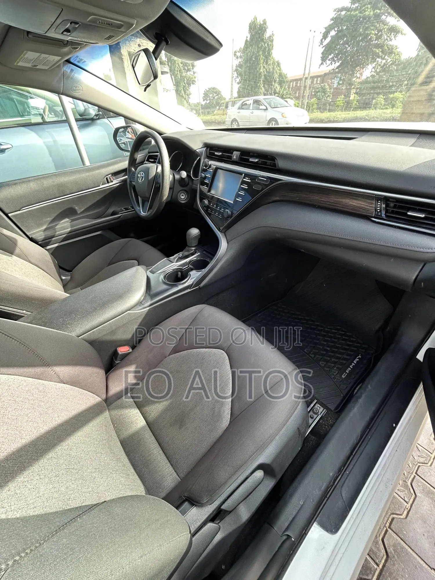 Toyota Camry LE (2.5L 4cyl 8A) 2019 White