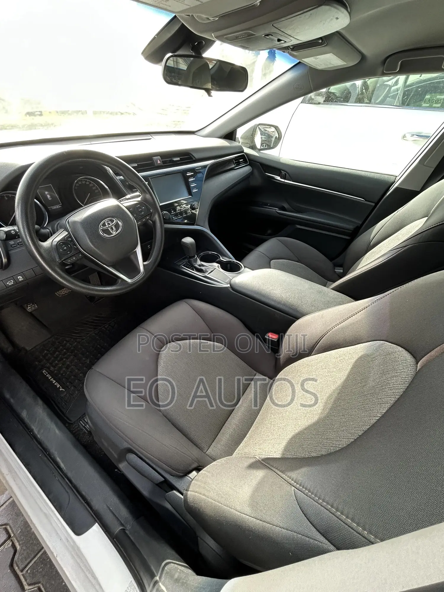 Toyota Camry LE (2.5L 4cyl 8A) 2019 White