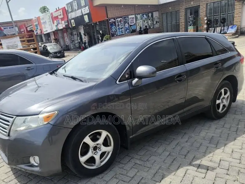 Toyota Venza LE 2011 Gray