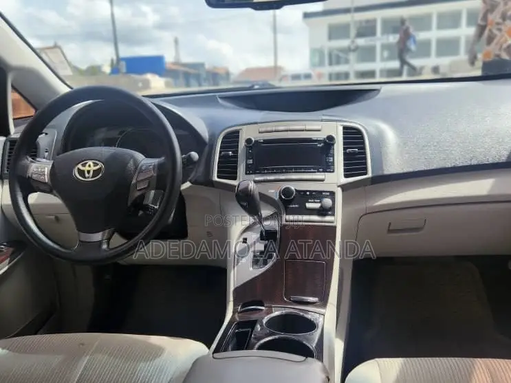 Toyota Venza LE 2011 Gray