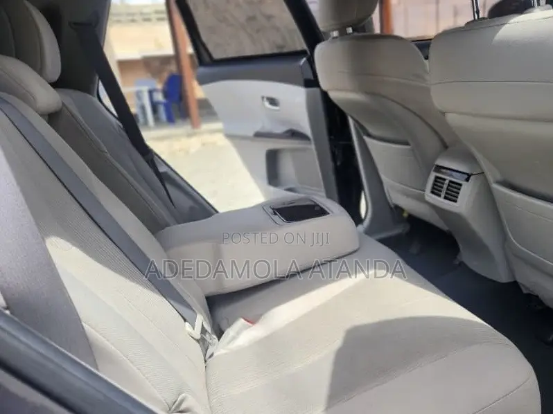 Toyota Venza LE 2011 Gray