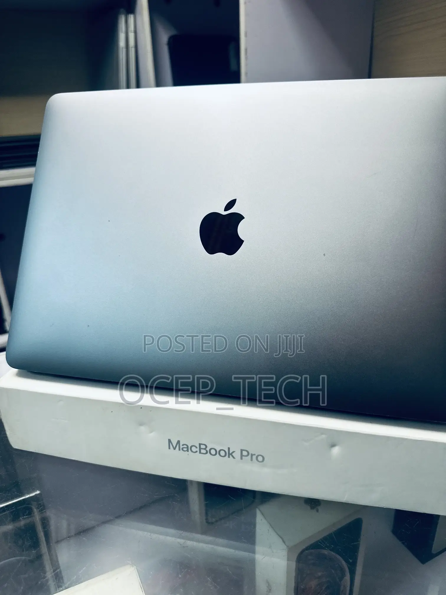 New Laptop Apple MacBook Pro 2020 8GB Intel Core i5 SSD 256GB