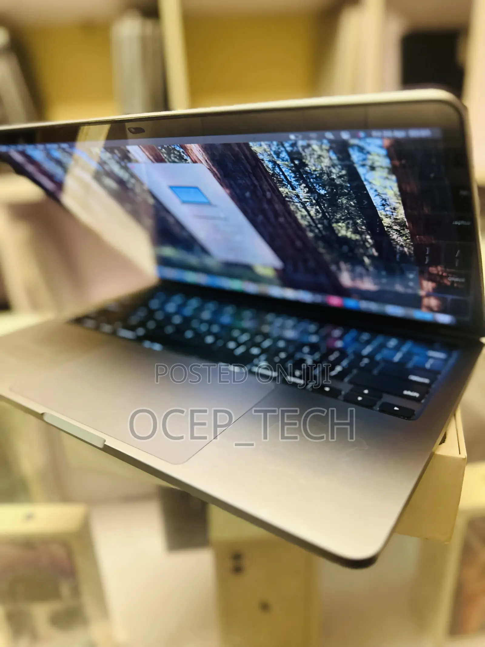 New Laptop Apple MacBook Pro 2020 8GB Intel Core i5 SSD 256GB