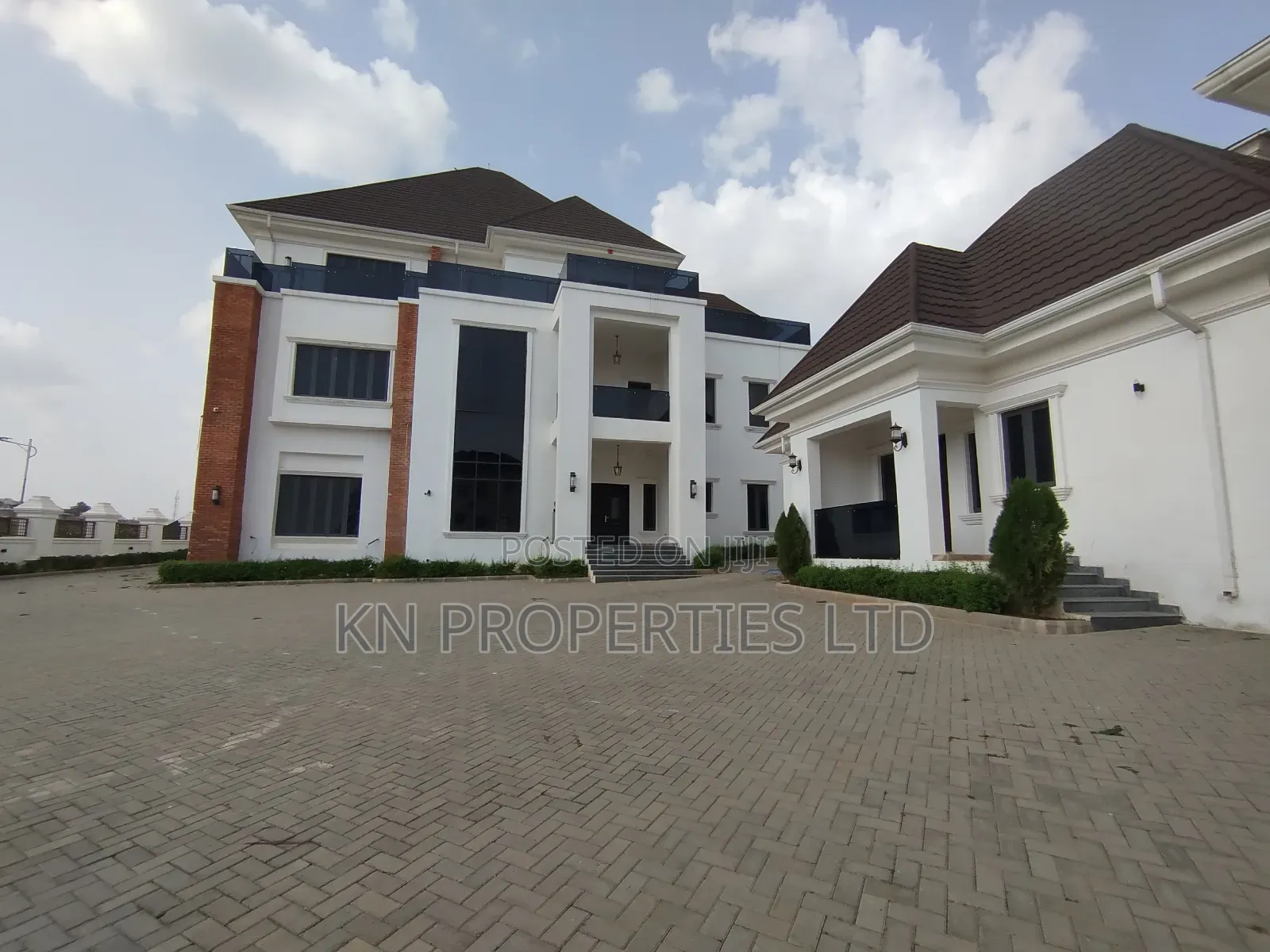 7bdrm Mansion in Gusape, Guzape District for sale