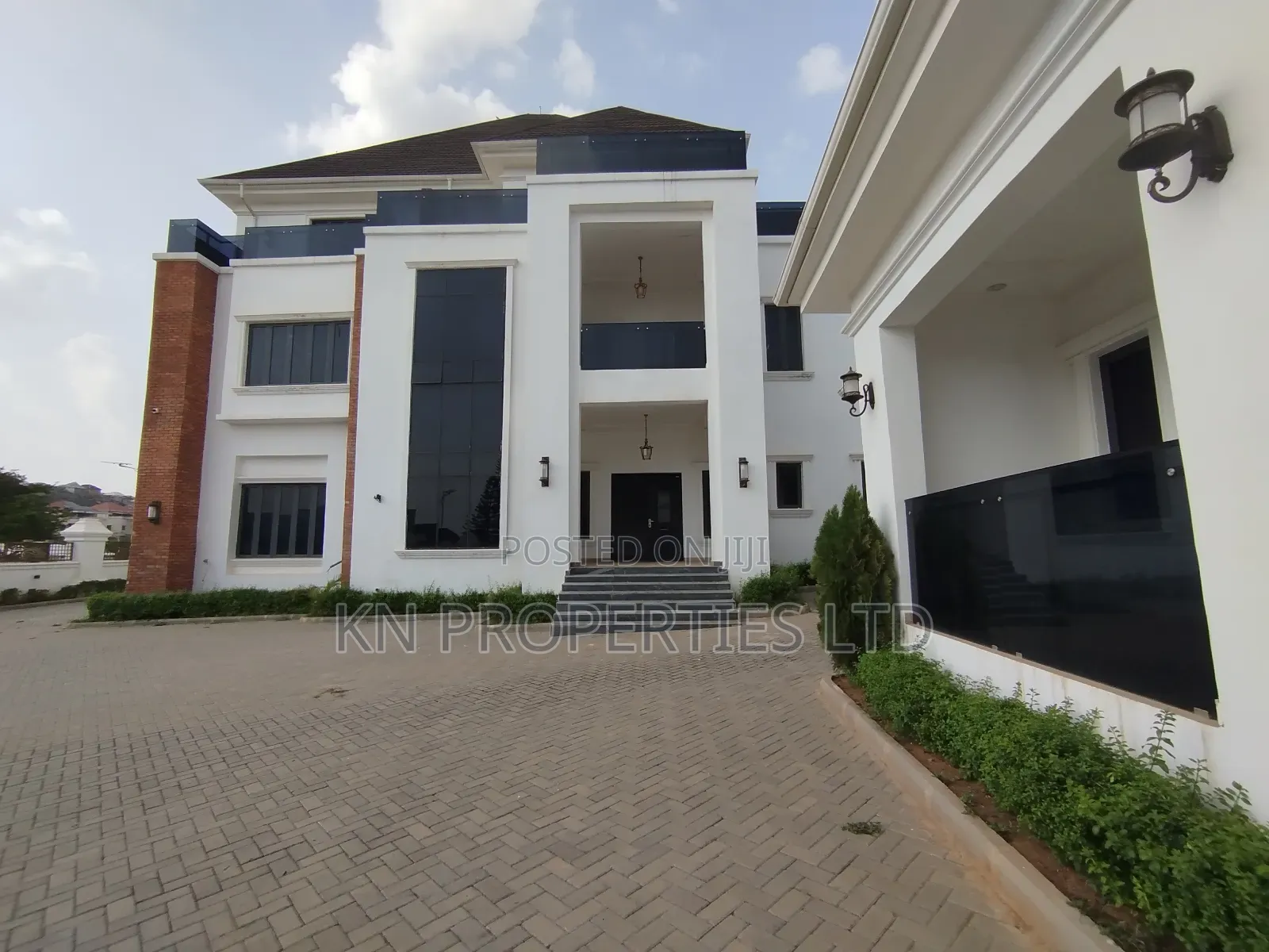 7bdrm Mansion in Gusape, Guzape District for sale