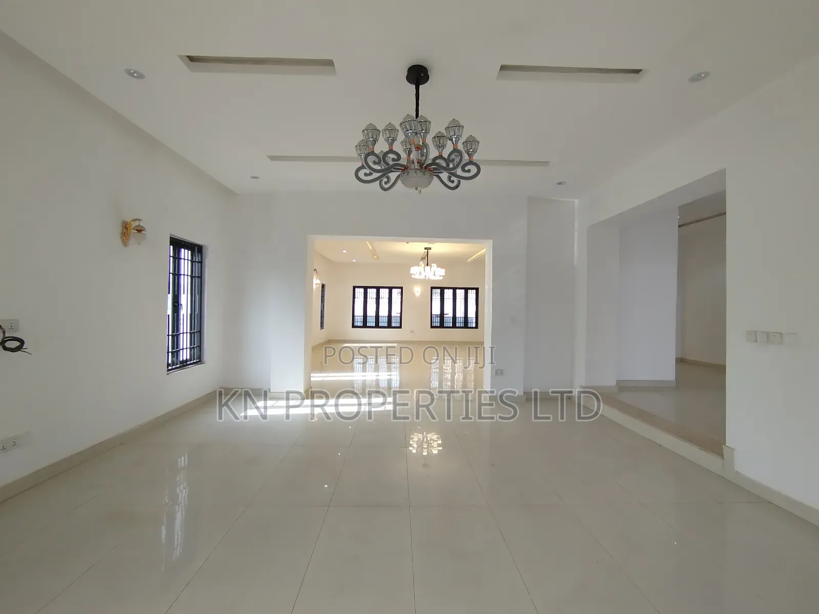 7bdrm Mansion in Gusape, Guzape District for sale
