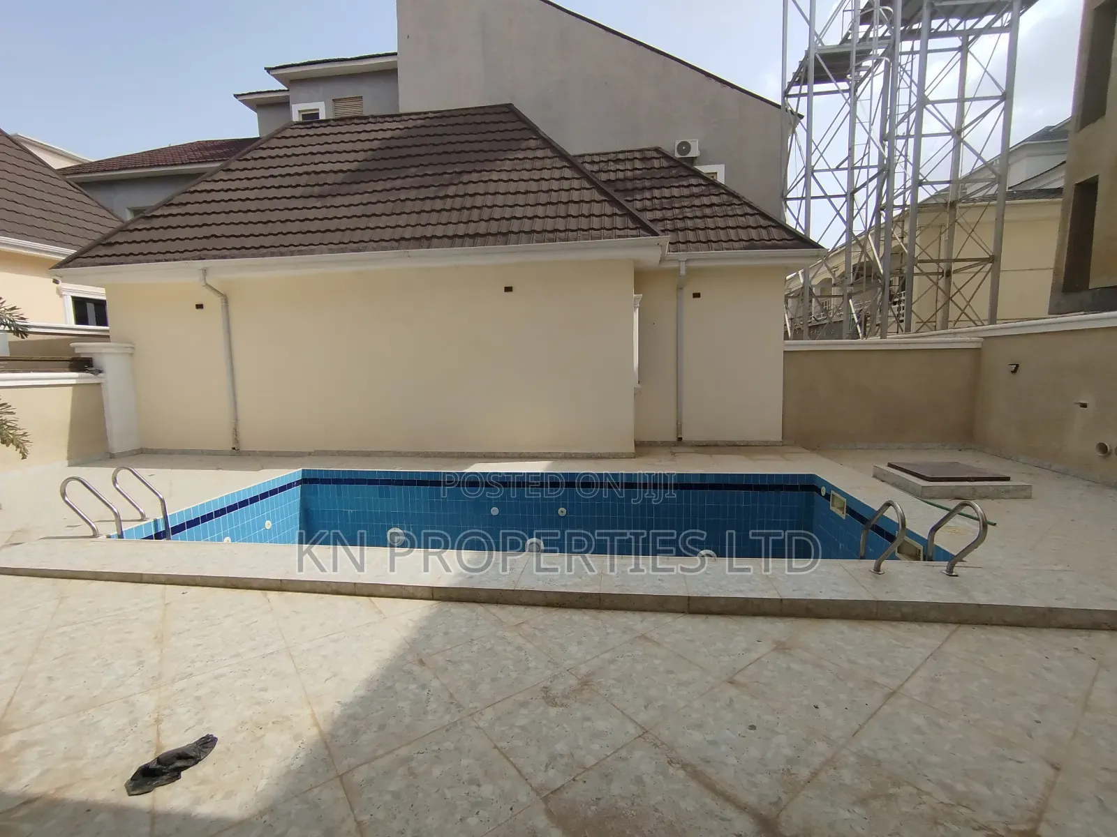 7bdrm Duplex in Gusape, Guzape District for sale