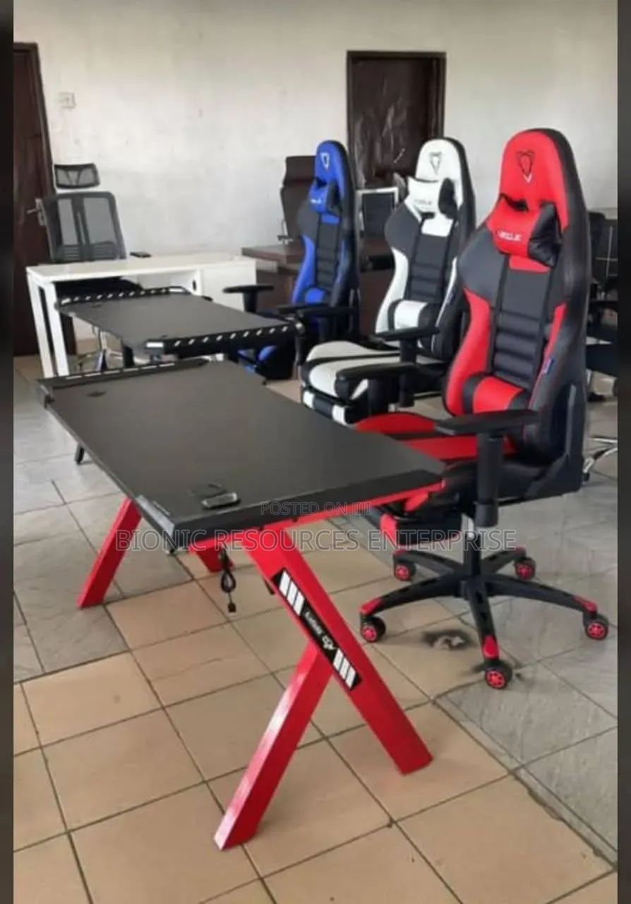 Non Adjustable Gaming Table and Adjustable Chair