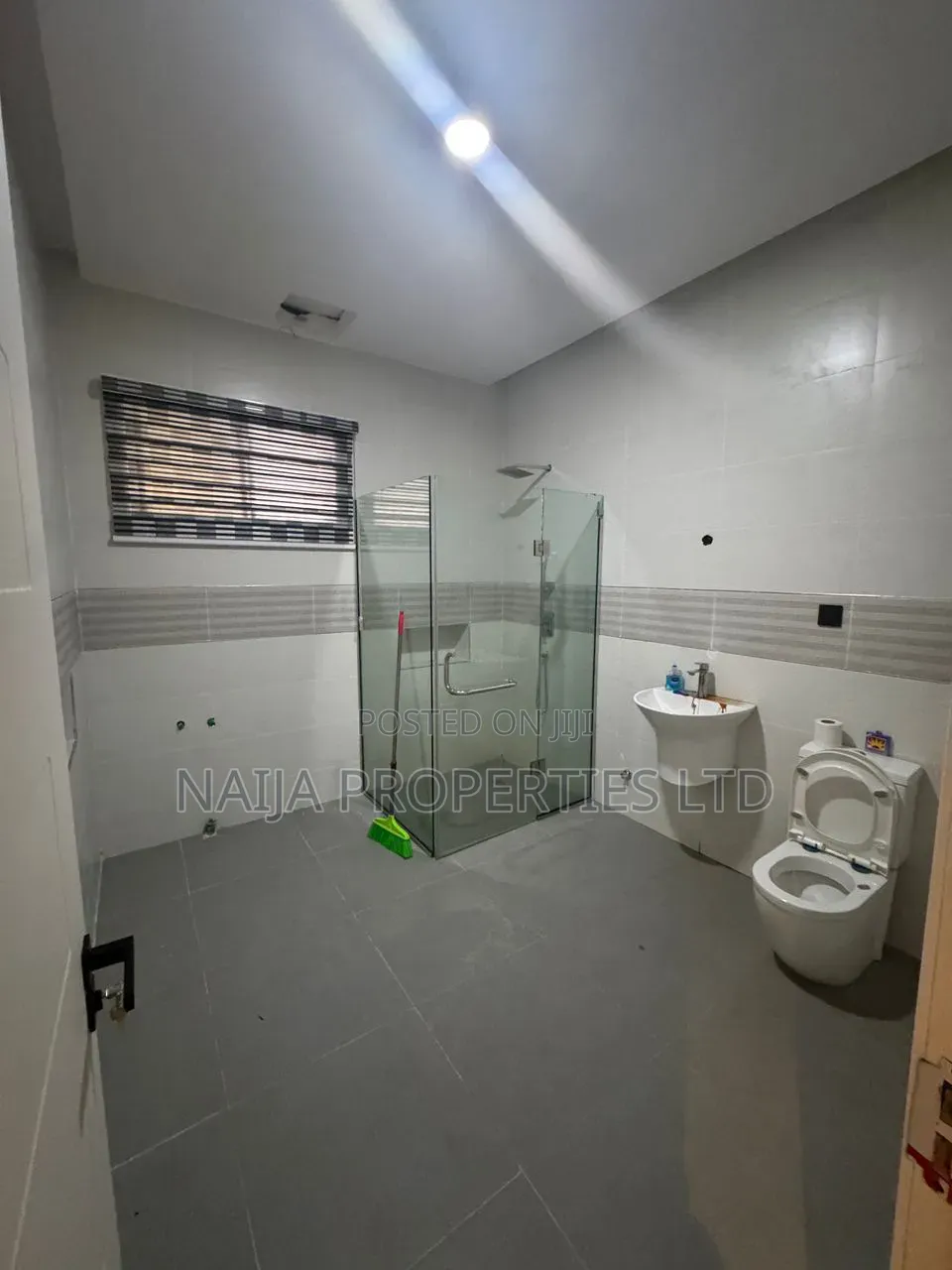 4bdrm Townhouse / Terrace in Platinum Way, Jakande for rent