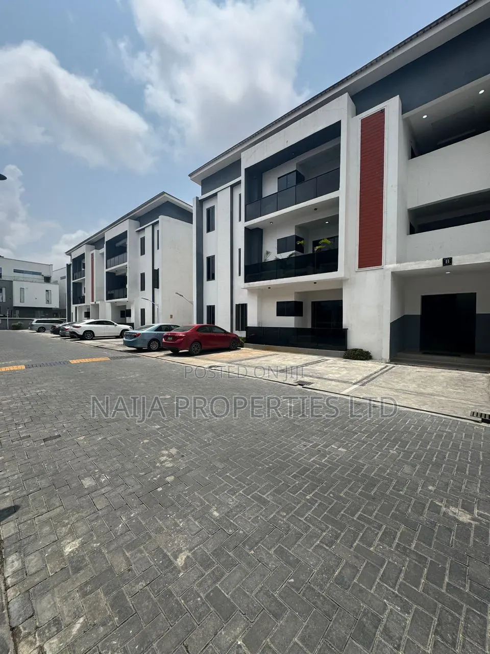 4bdrm Townhouse / Terrace in Platinum Way, Jakande for rent