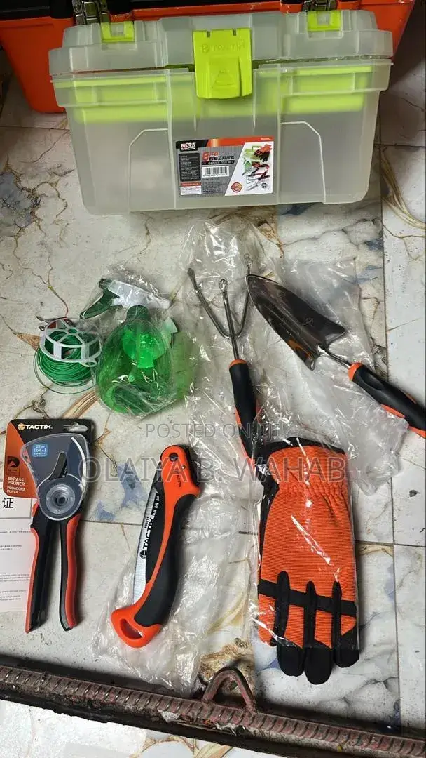 8pcs Gardening Tool Set With Pruner Gloves Spray Bottle Box