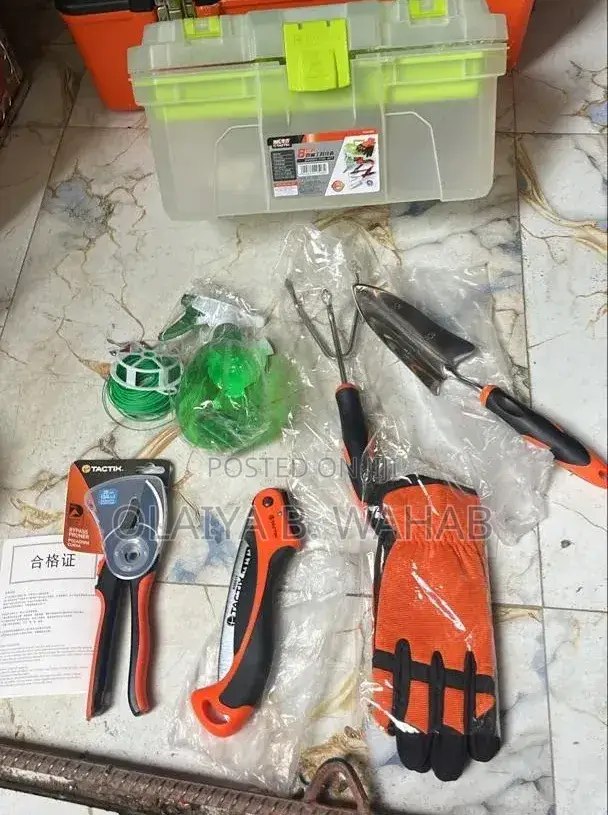 8pcs Gardening Tool Set With Pruner Gloves Spray Bottle Box