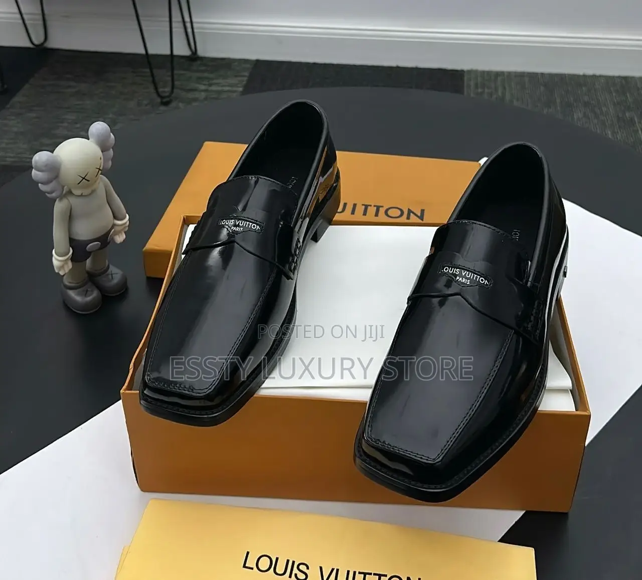 High Quality Luxury Louis Vuitton Men Cooperate Shoe