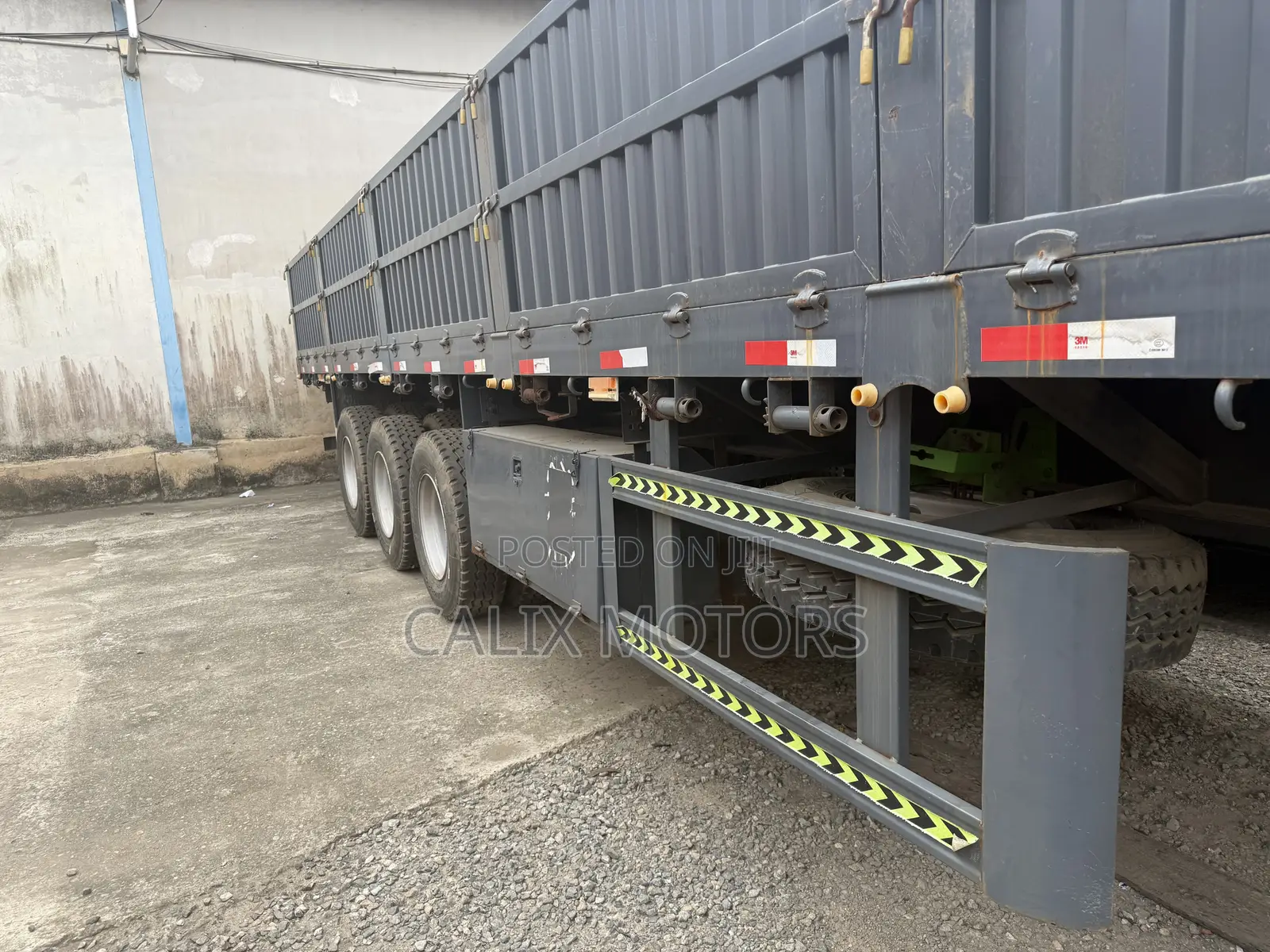 Brand New Side Wall Semi Trailer Body.
