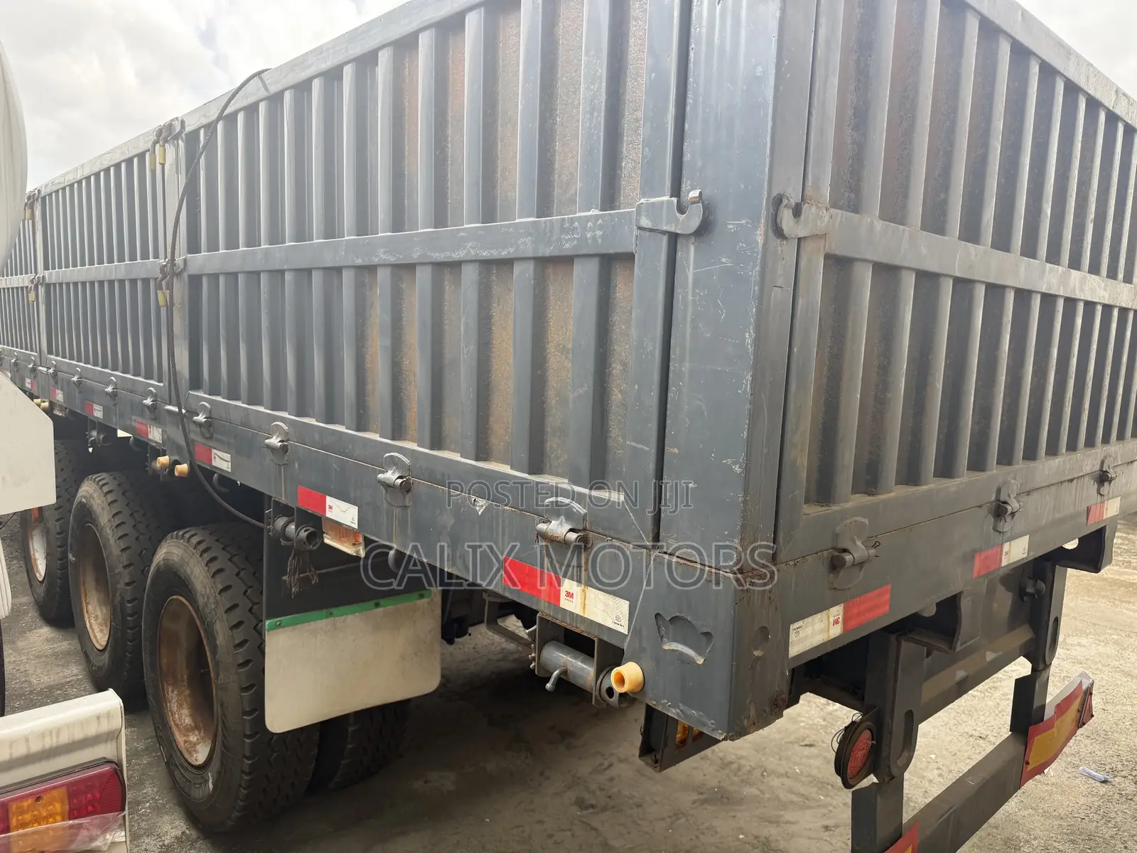 Brand New Side Wall Semi Trailer Body.
