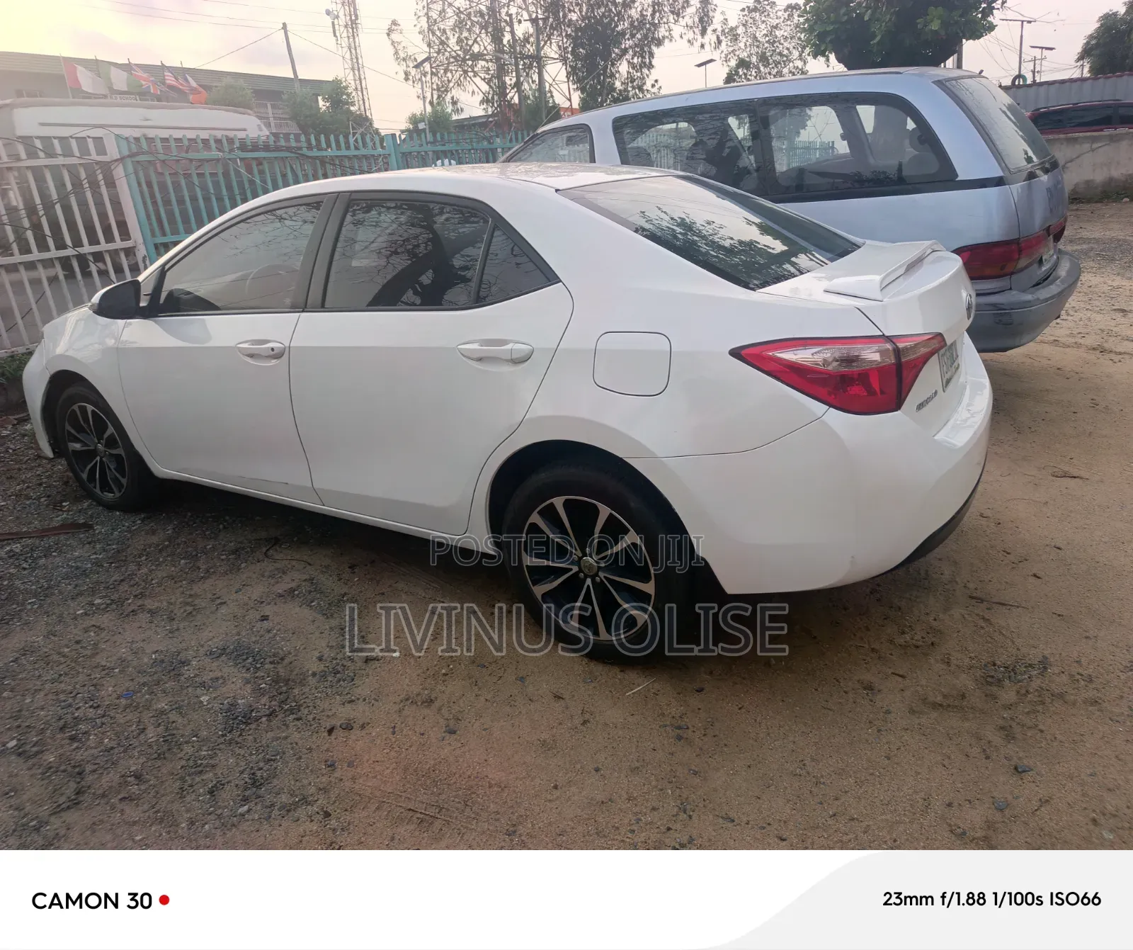 Toyota Corolla SE (1.8L 4cyl 6M) 2018 White