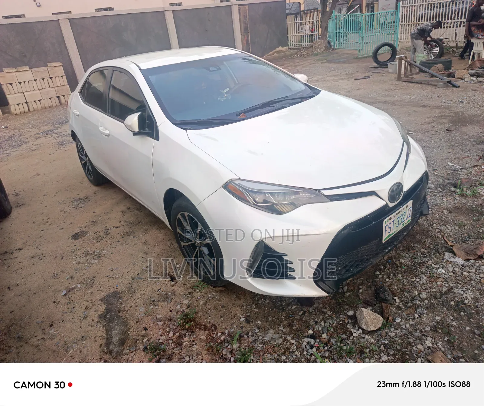 Toyota Corolla SE (1.8L 4cyl 6M) 2018 White