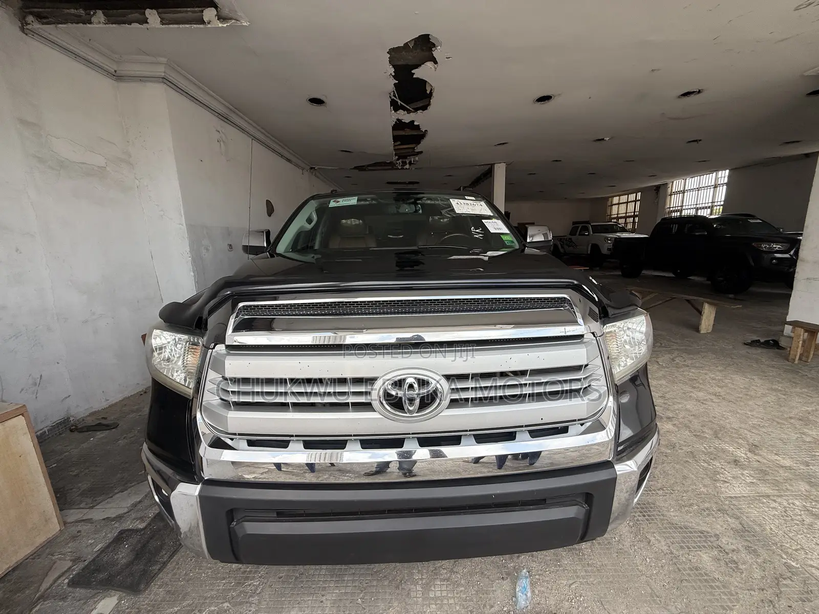 Toyota Tundra Platinum 5.7L V8 4x2 CrewMax 5.6 ft. box 145.7 in. WB