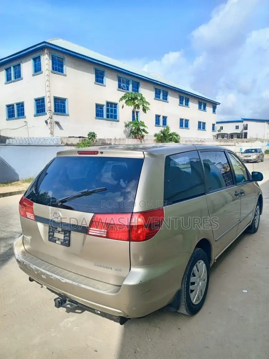 Toyota Sienna CE 2005 Gold
