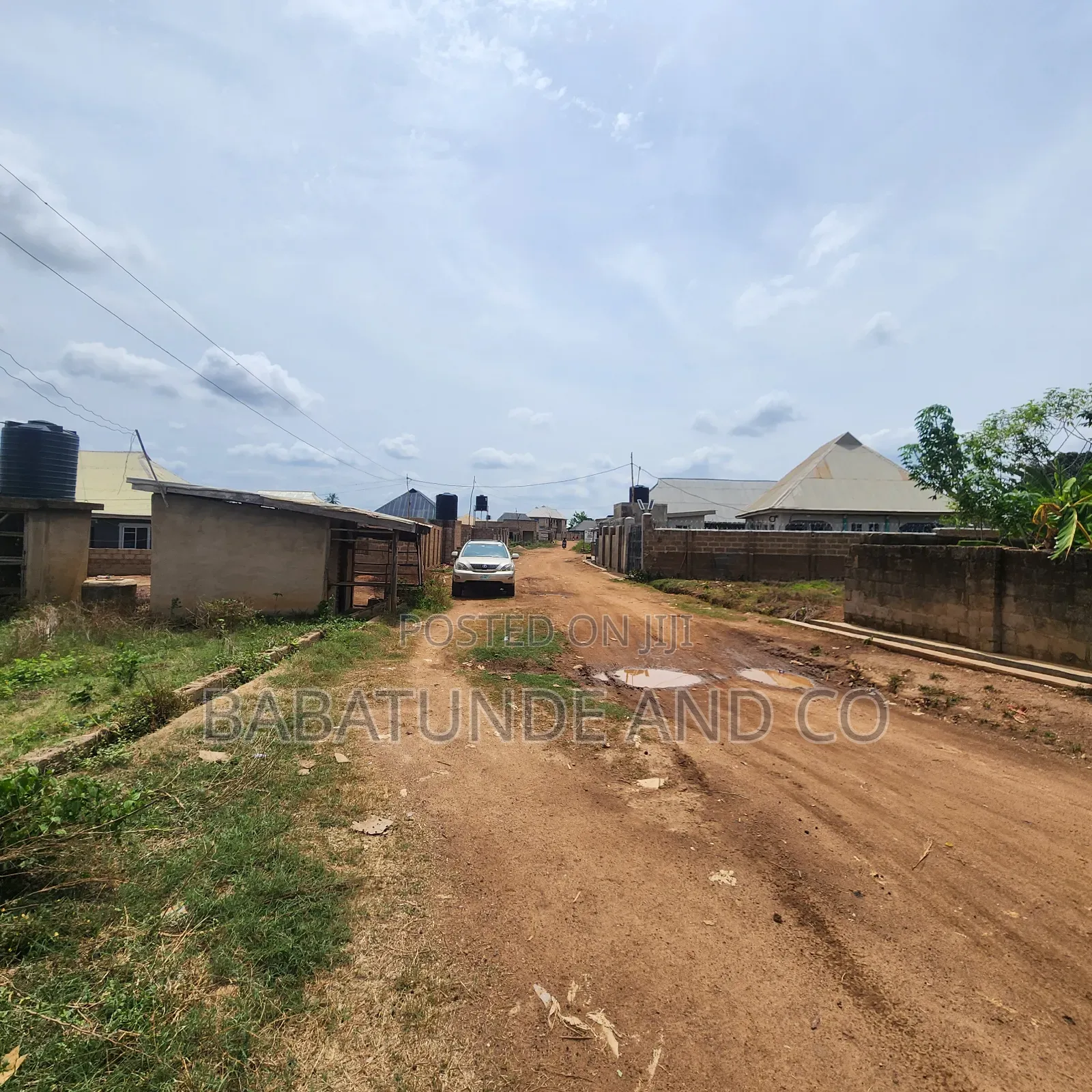 3bdrm Bungalow in Laagbe, Akingbile, Moniya for sale