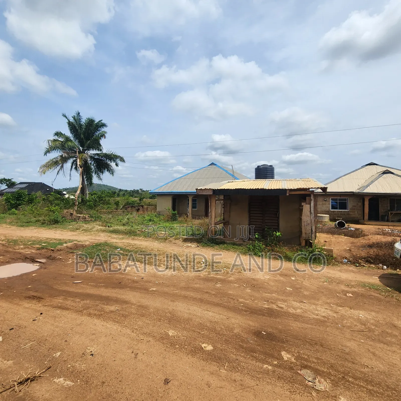 3bdrm Bungalow in Laagbe, Akingbile, Moniya for sale