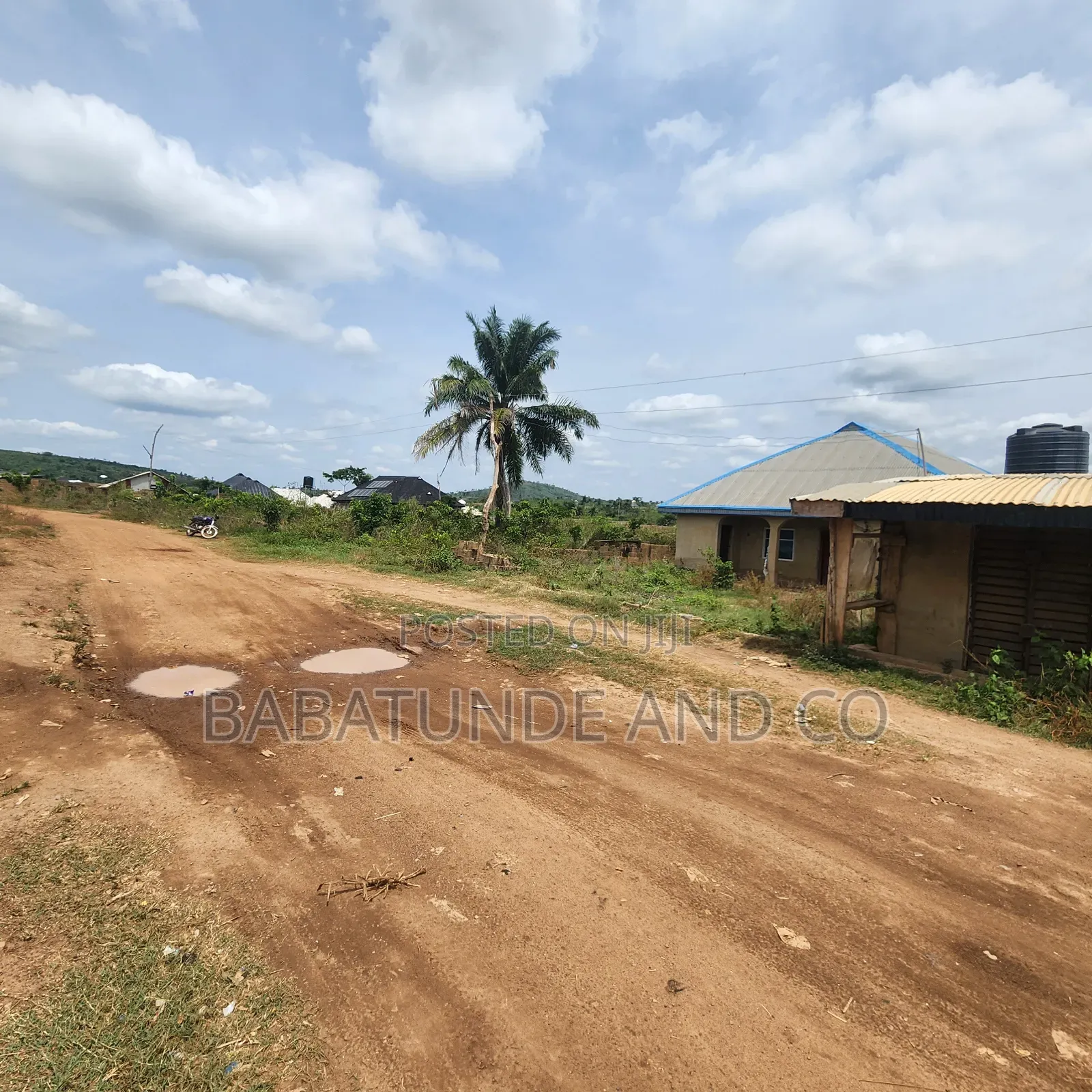 3bdrm Bungalow in Laagbe, Akingbile, Moniya for sale