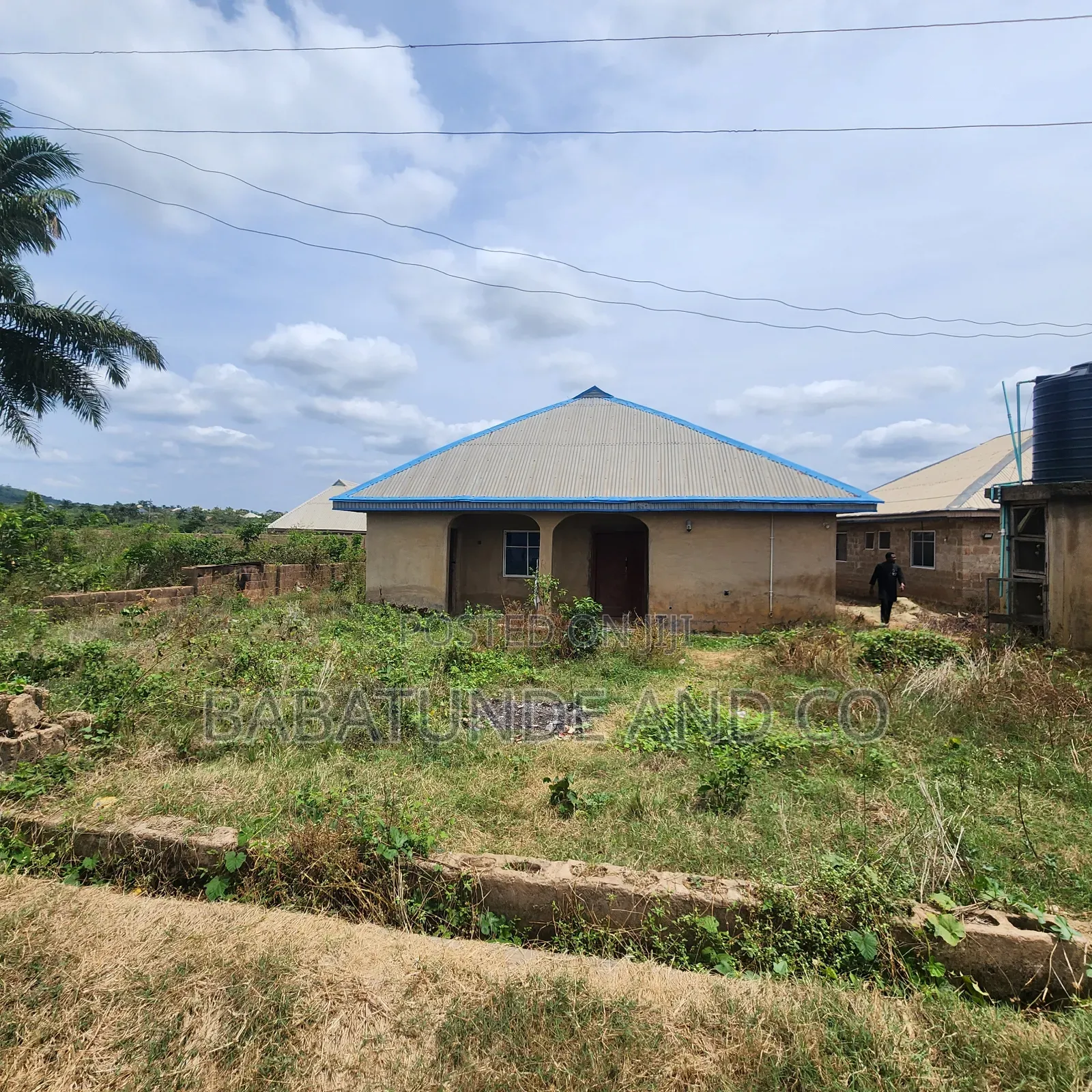 3bdrm Bungalow in Laagbe, Akingbile, Moniya for sale