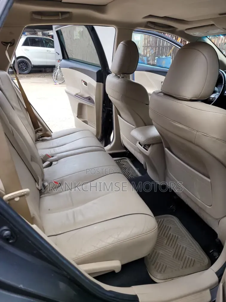 Toyota Venza AWD 2011 Brown