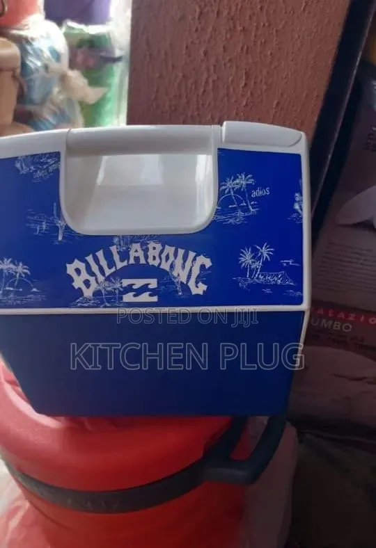 Billabong X Igloo Playmate Pal Cooler. 7-quart Capacity Hold 9 Cans.