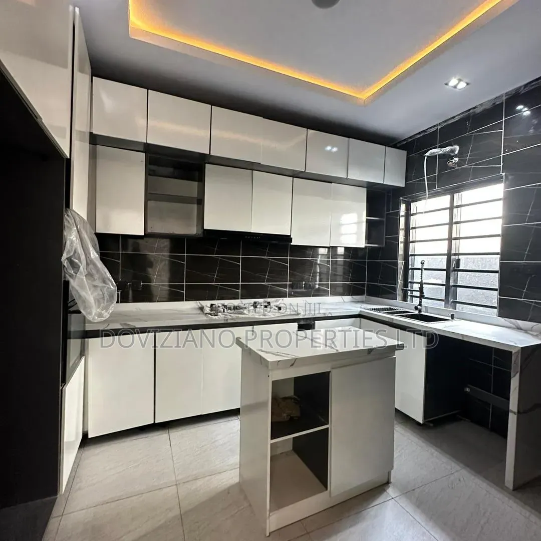 4bdrm Duplex in Ikota for sale