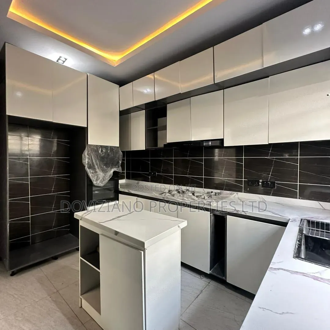 4bdrm Duplex in Ikota for sale