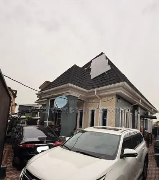 3bdrm Bungalow in Aguda / Surulere for sale