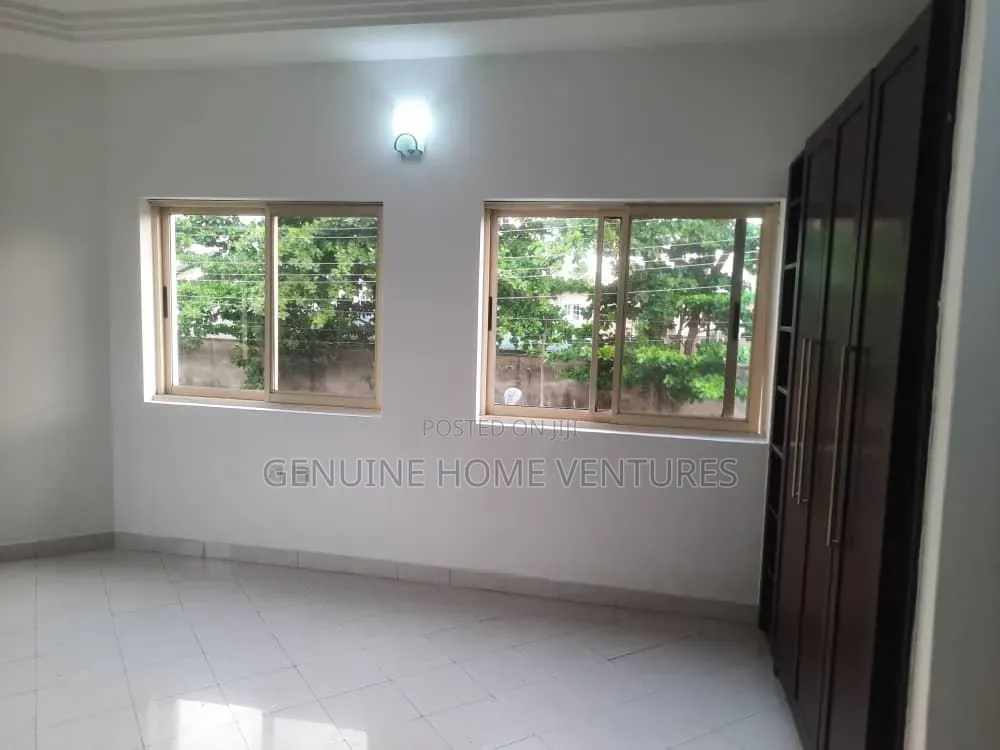 3bdrm Apartment in Lekki Phase One for rent