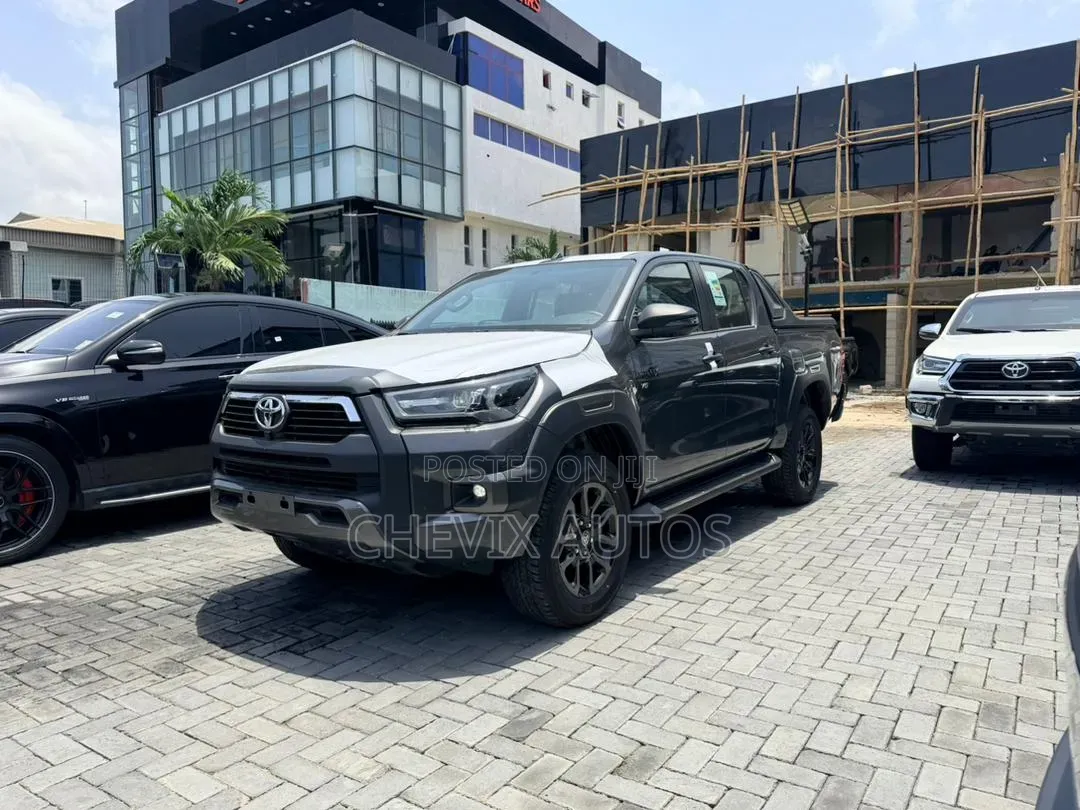 New Toyota Hilux 2025 Black