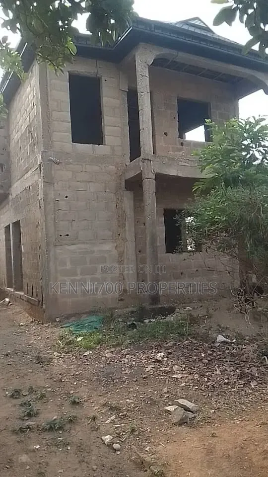 Block of 4 Flats (Carcass) for Sale in Dalemo, Alakuko
