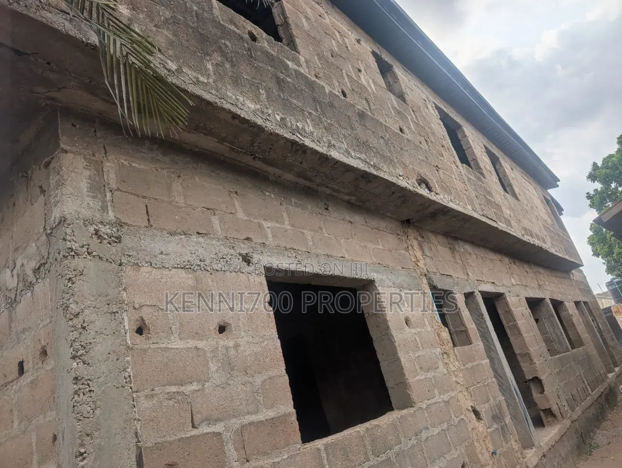 Block of 4 Flats (Carcass) for Sale in Dalemo, Alakuko