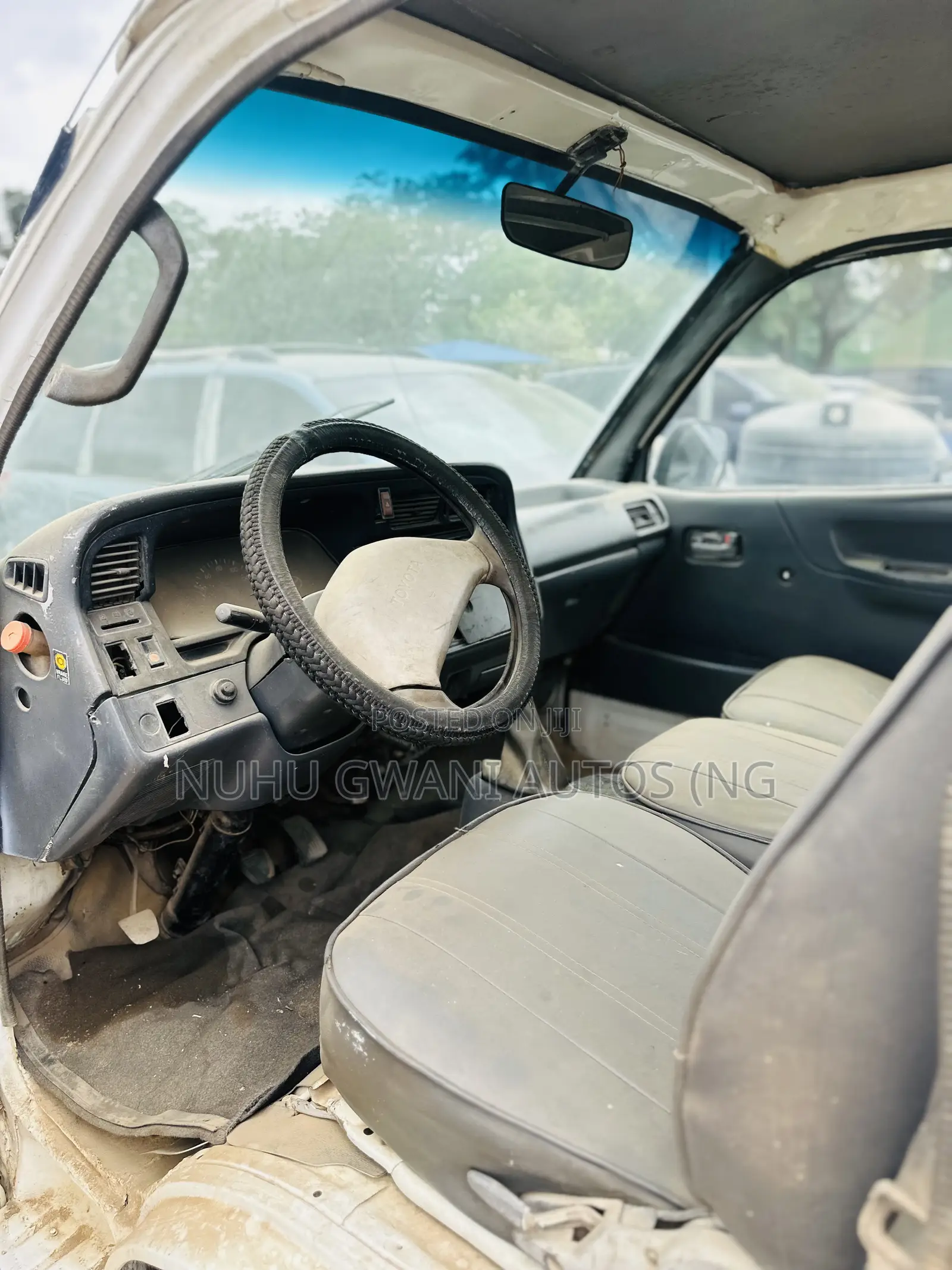Toyota HiAce 1999 White