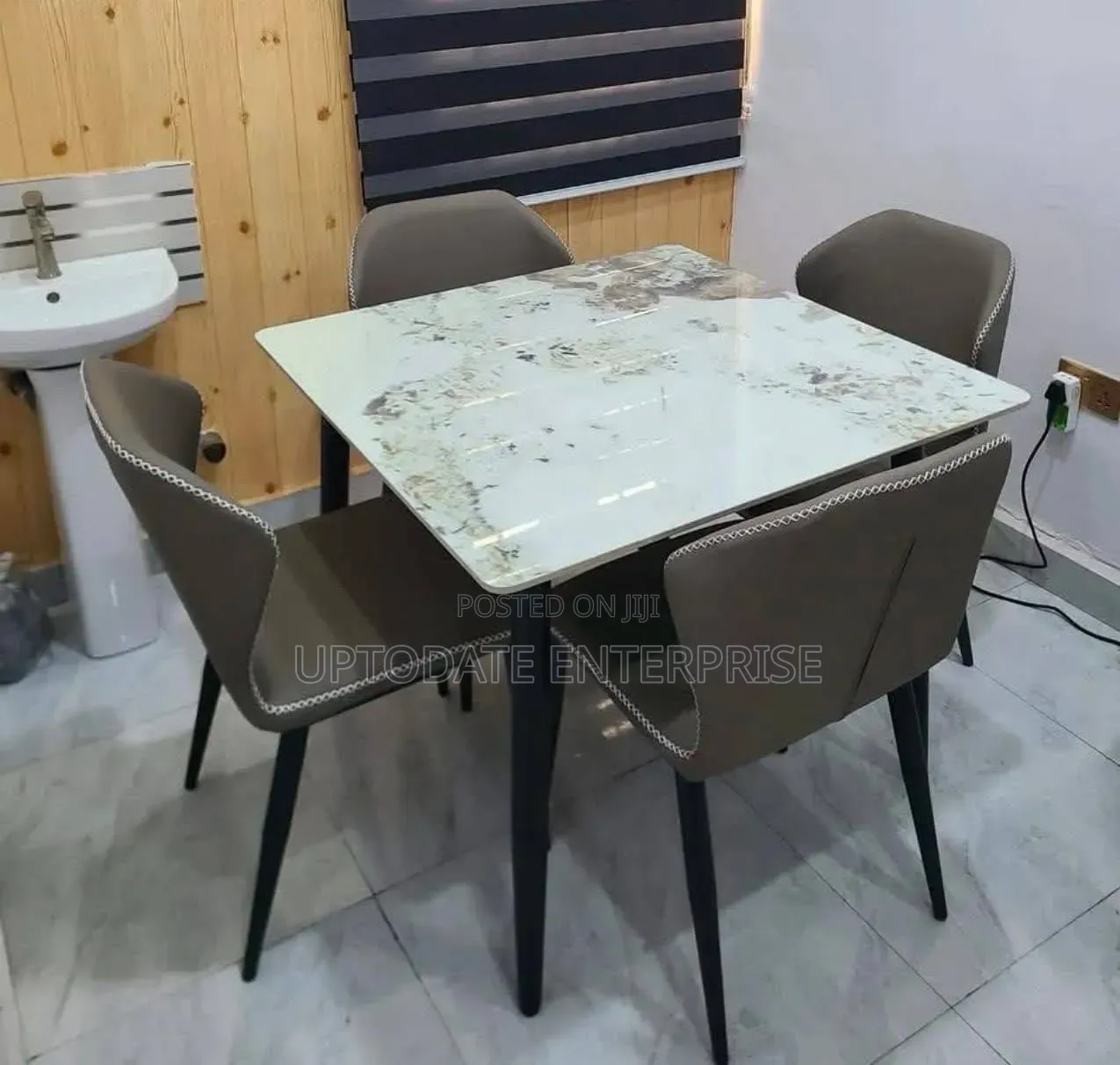 Home Design Dining Set 4seater