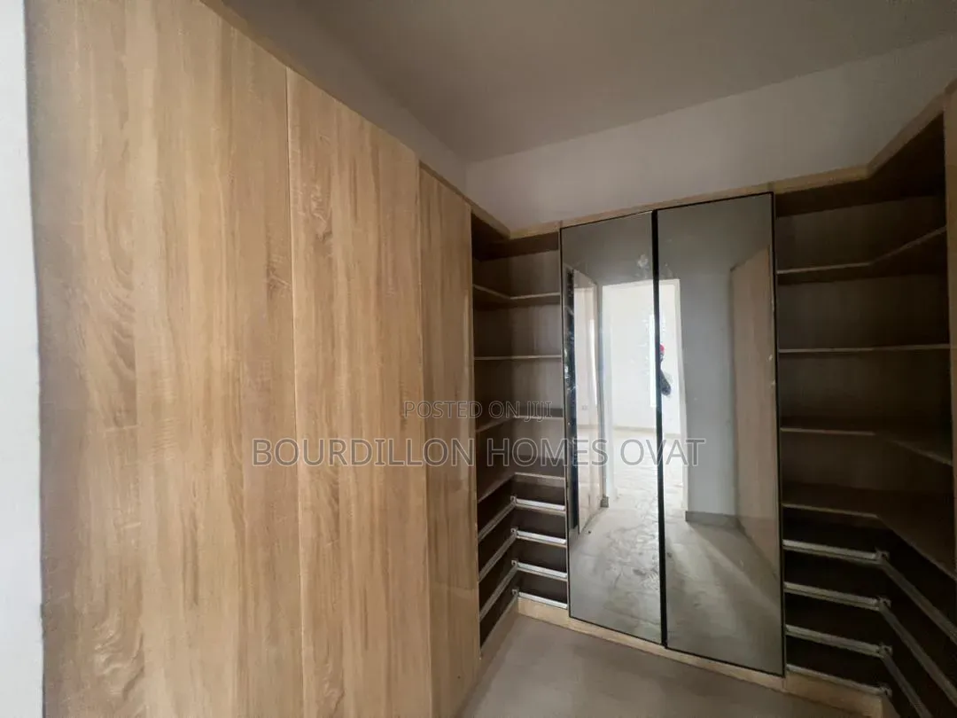 3bdrm Maisonette in Lekki Phase 1 for sale