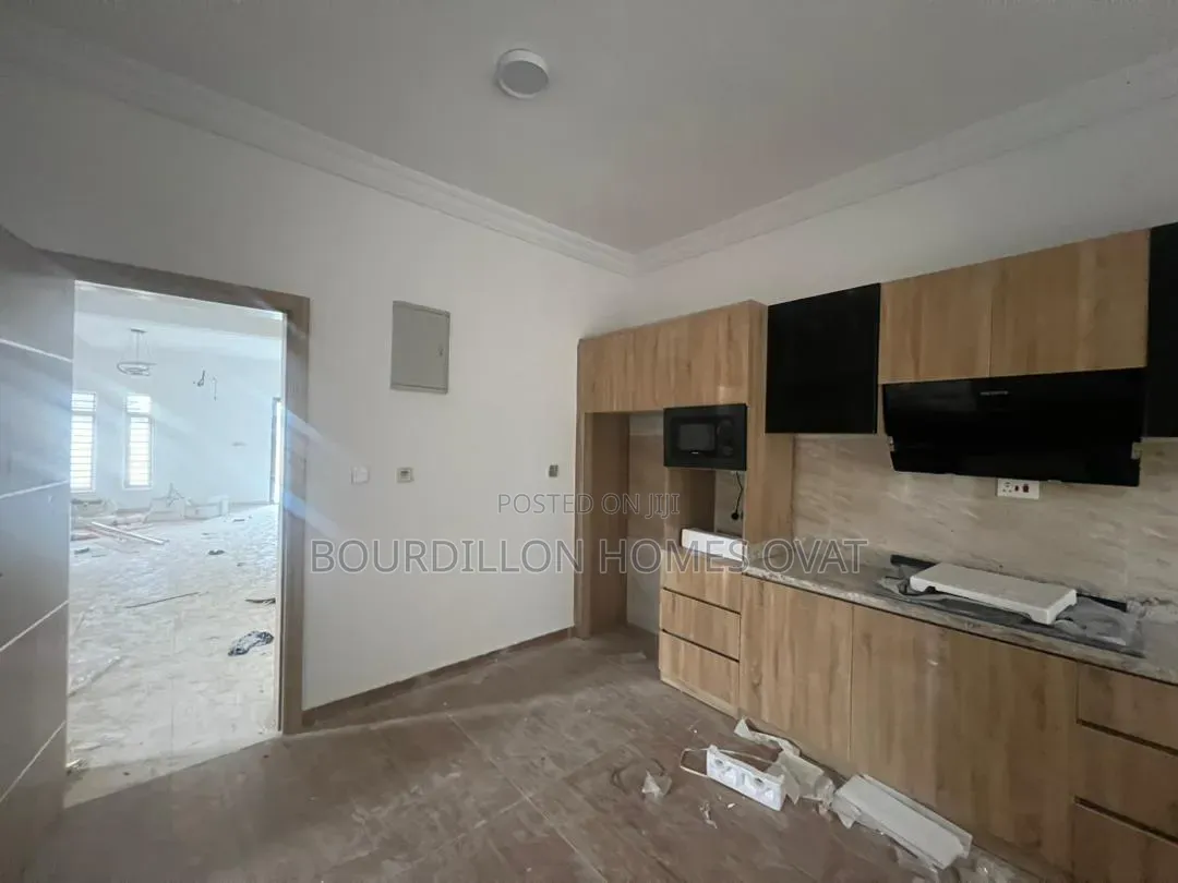 3bdrm Duplex in Lekki Phase 1 for sale