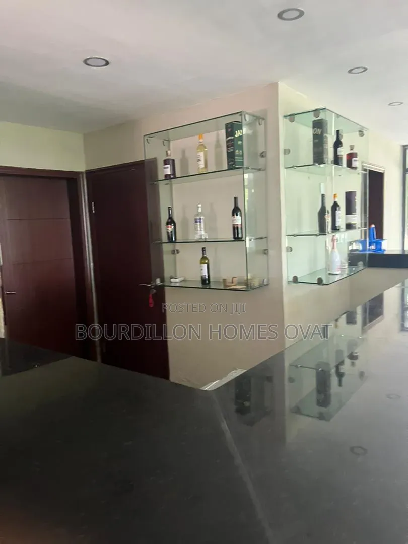 2bdrm Apartment in Lekki Phase 1 for rent
