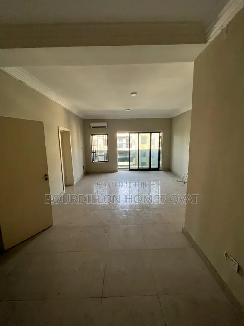 2bdrm Apartment in Lekki Phase 1 for rent
