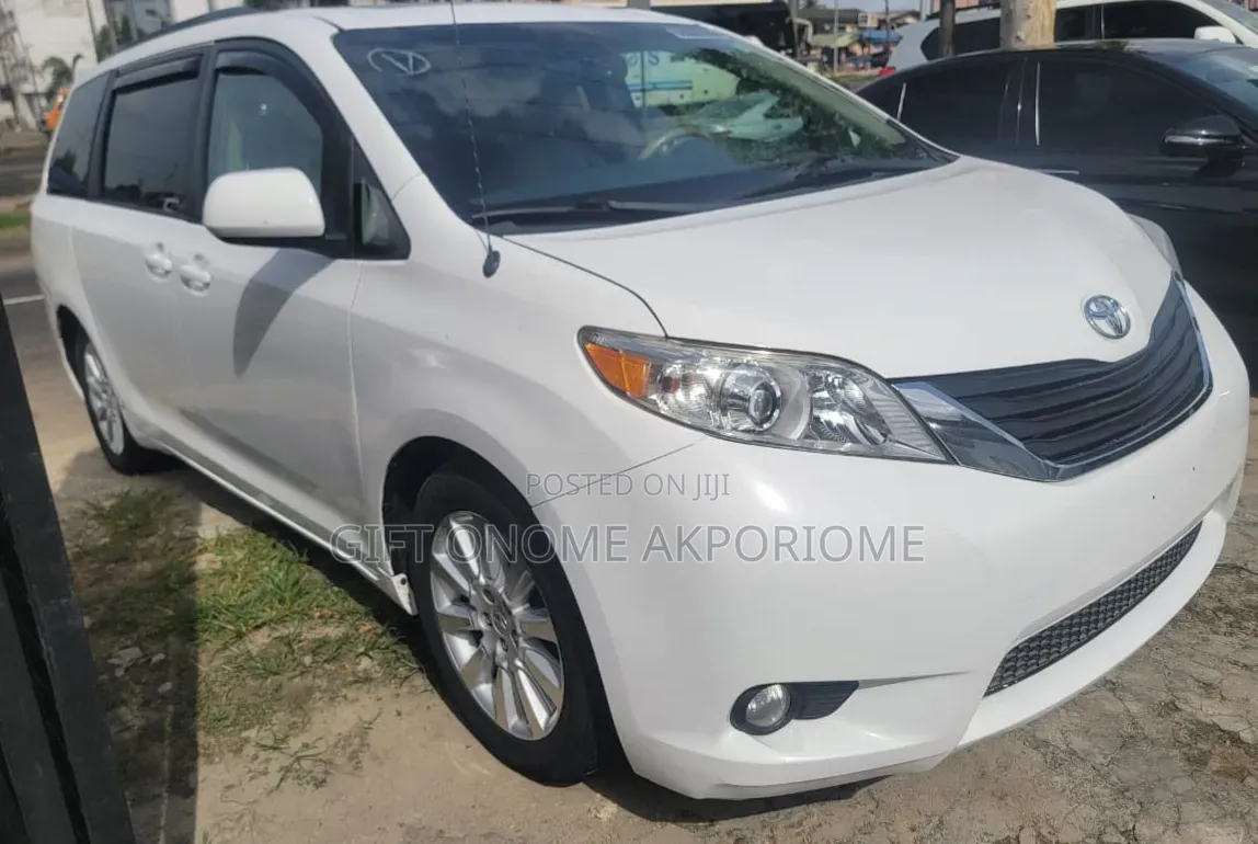 Toyota Sienna 2013 White