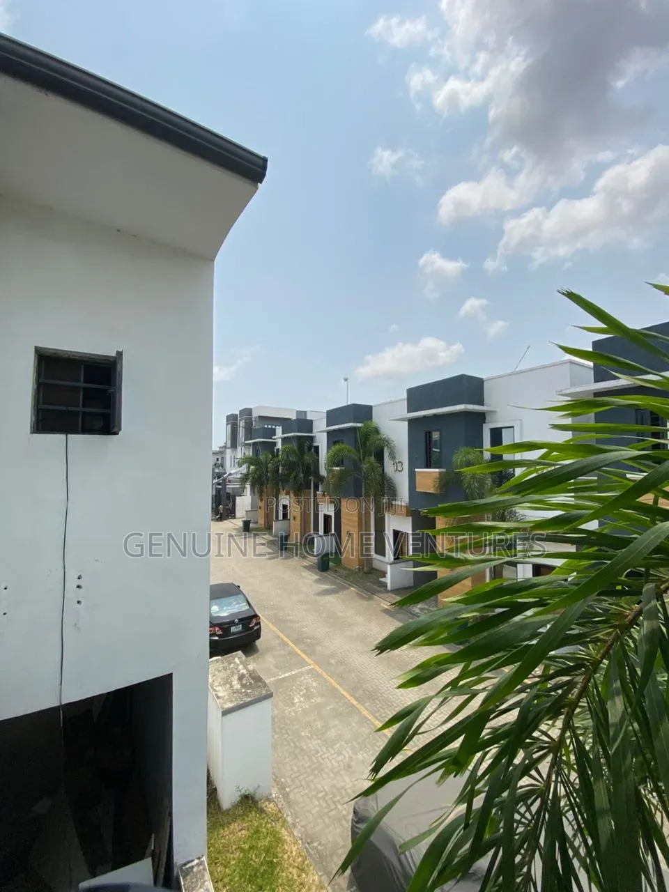 4bdrm Duplex in Palm City Estate for sale