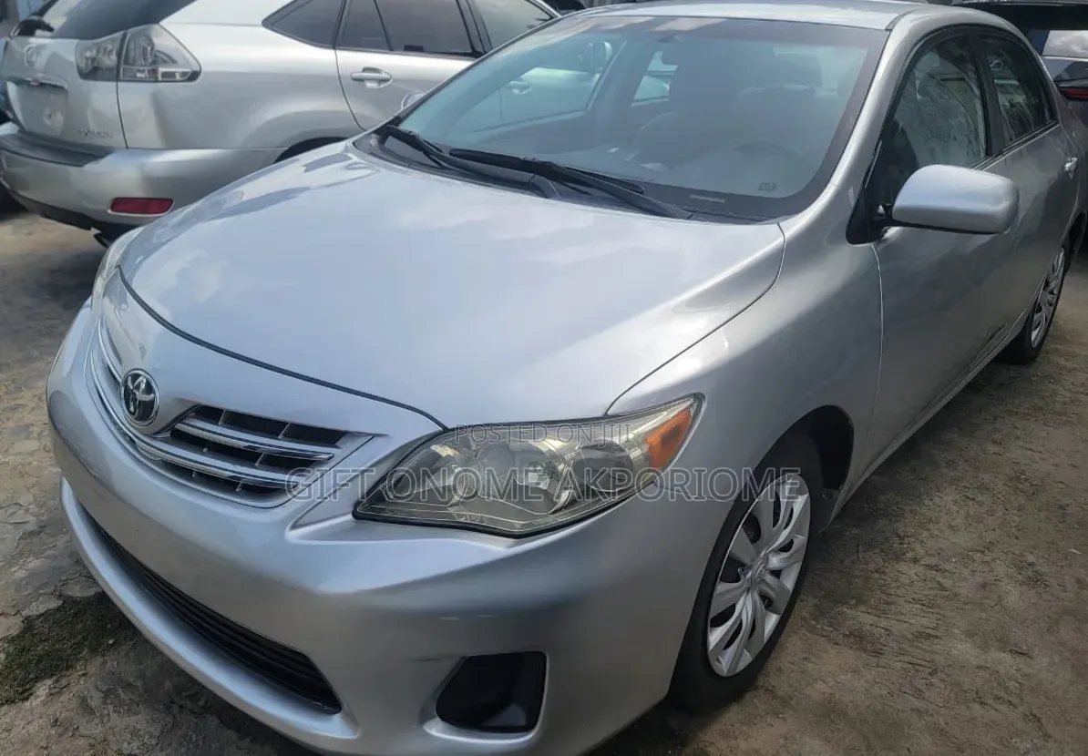 Toyota Corolla LE 4dr Sedan (1.8L 4cyl 4A) 2013 Silver
