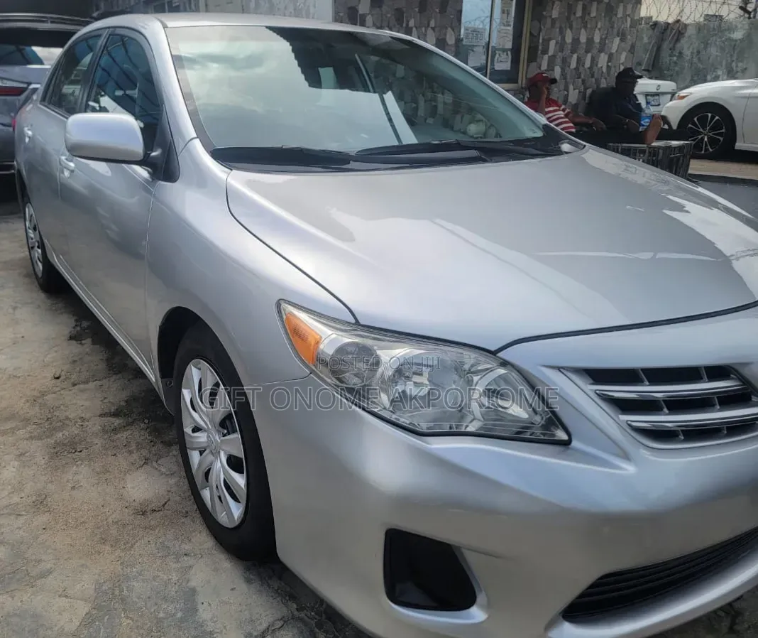 Toyota Corolla LE 4dr Sedan (1.8L 4cyl 4A) 2013 Silver