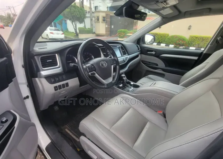 Toyota Highlander XLE 2019 White
