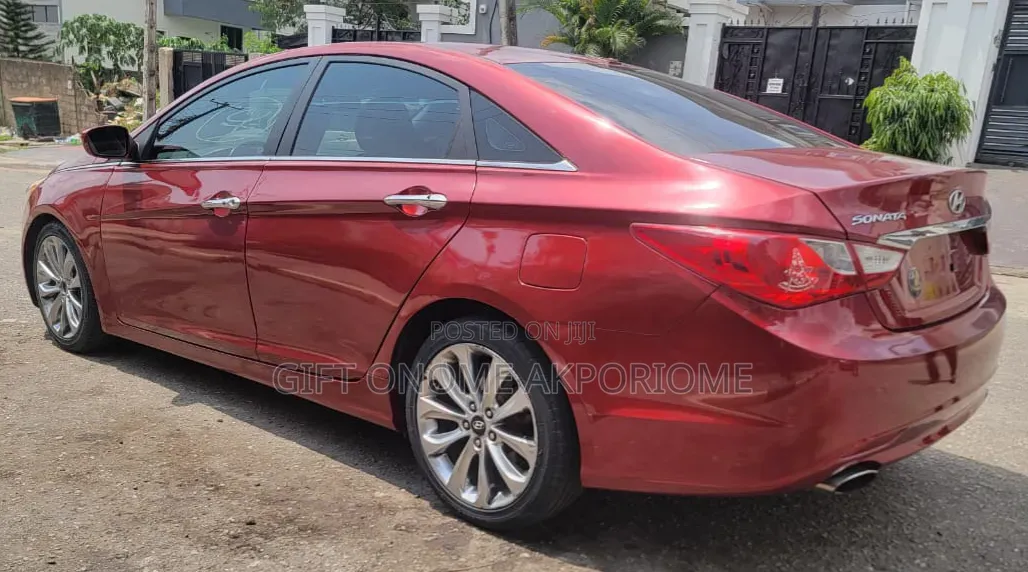 Hyundai Sonata 2010 Red